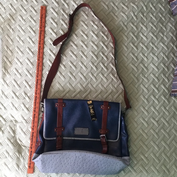 🔥Christian Audigier Los Angeles Messenger Bag - Picture 6 of 8